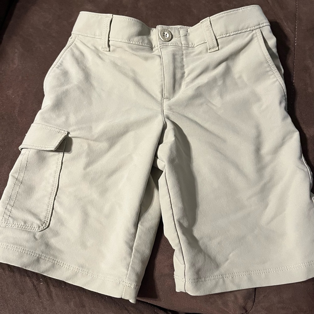 Boys khaki under armor golf shorts